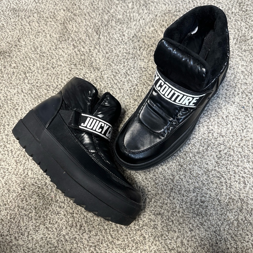 Juicy Couture Veronica Black winter platform puffer boots.
SIZE 9 READ
